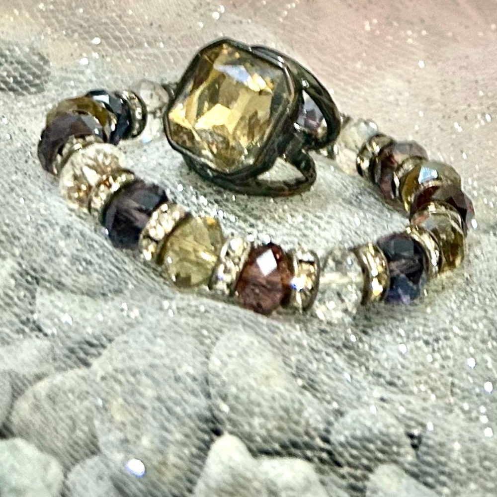 Elegant Ring and Bracelet Duo - Picture 3 of 4